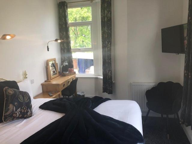 Aberthaw House Hotel Barry Room photo